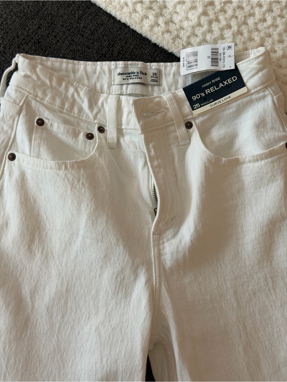 Abercrombie & Fitch 90's Relaxed High-Rise Jeans - White